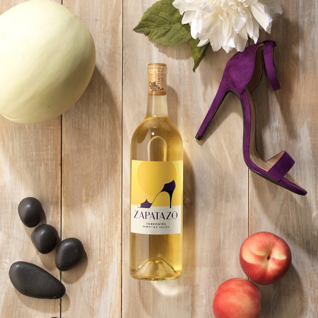 🍷Discover Argentina’s hidden treasure – Torrontes 
The signature white grape of Argentina, Torrontes is best known for its perfumy, slightly tropical aromas, light-bodied freshness and crisp finish. Generally light-bodied and crisp, it is sometimes viewed as Argentina’s version of Pinot Grigio
Zapatazo is a food-friendly white with an exotic touch | Order today!