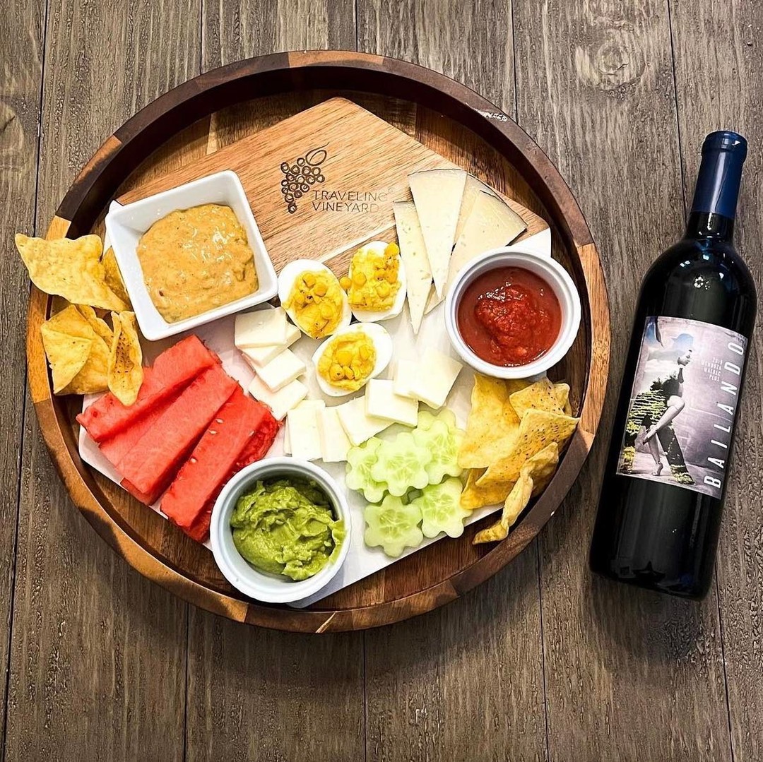 Give Dad the gift of Bailando this Father's Day 🍷
•100% Malbec 
•Food friendly and palate pleasing 
•A great alternative to Merlot or Cabernet Sauvignon
A lush yet vibrant red with a deeply purple hue, dark berry fruit flavors and earthy undertones 🍇 
📦 Order today to receive Bailando in time for Father's Day!
📸 @winewithblove